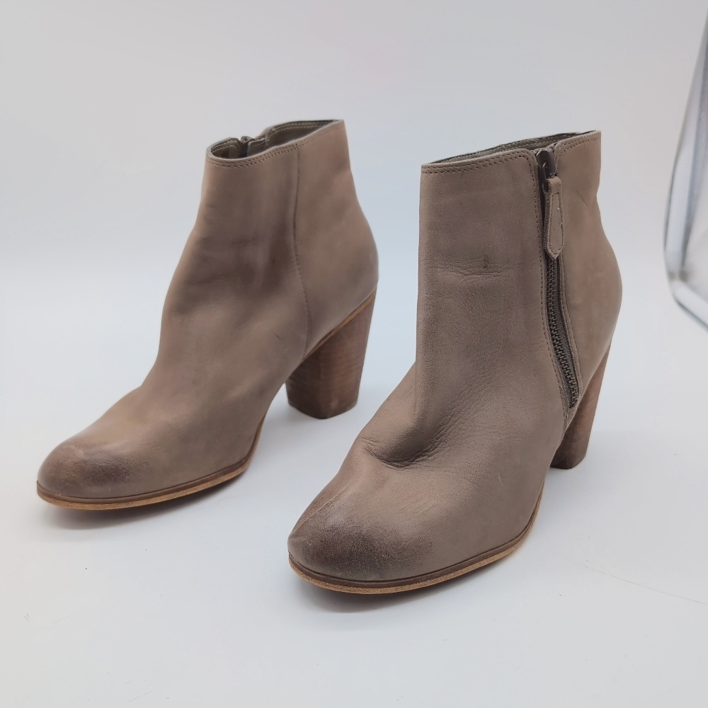 Elegant BP Distressed Leather Sz 7 Taupe Ankle Boots Stacked Heel